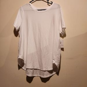 Beyond Yoga Featherweight on the down low tee